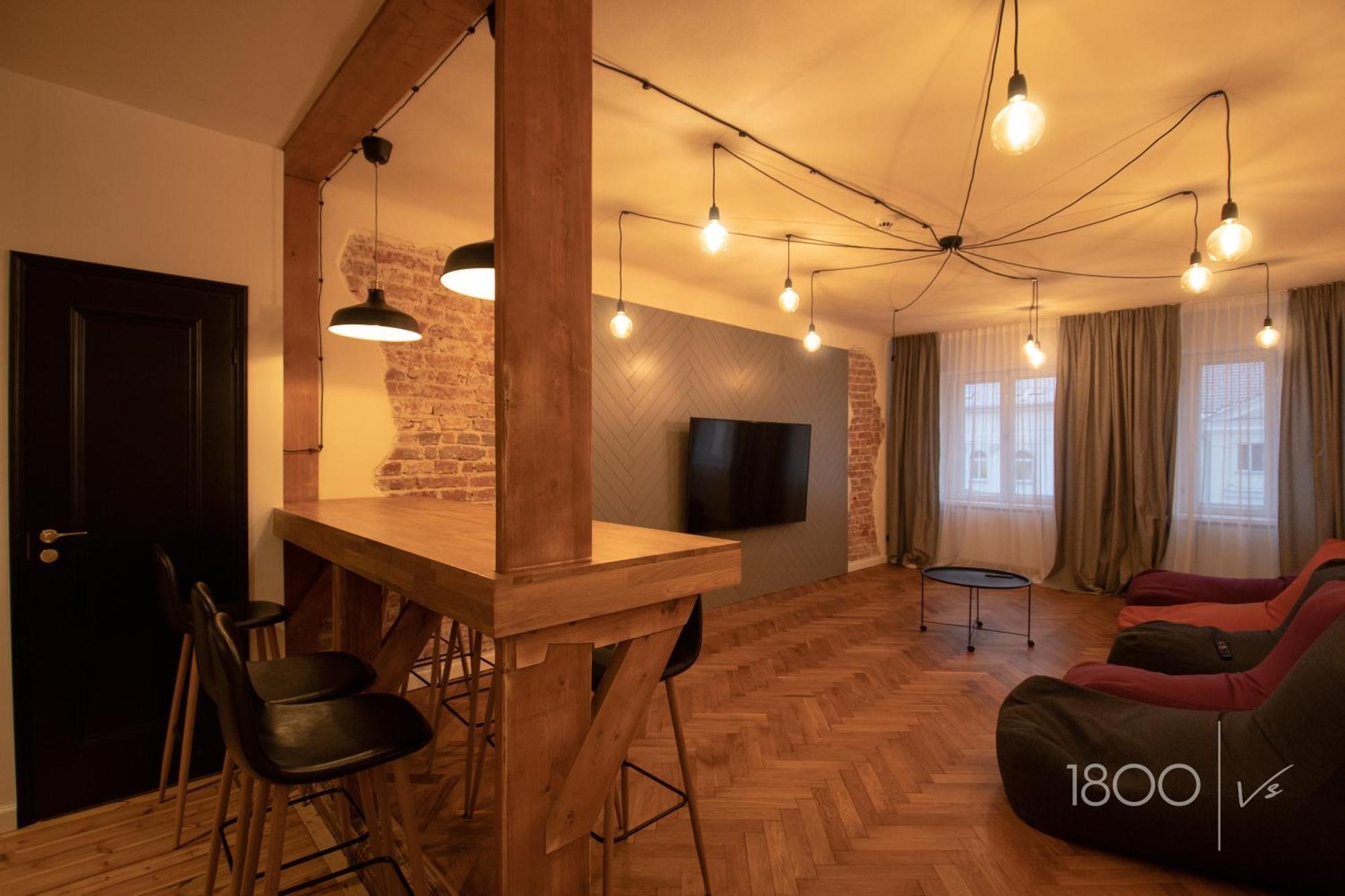 1800 By Vince Stay - Private Rooms In Town Hall Square Tartu Kültér fotó